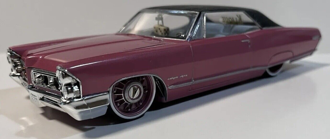 22-Inch Pontiac 8-Lug w/Whitewalls