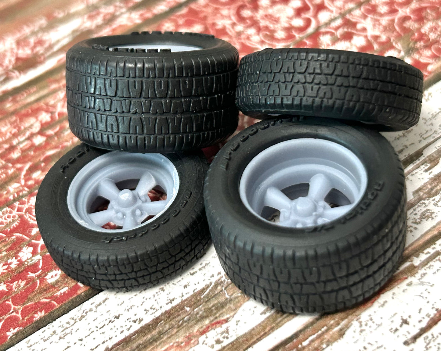 15-Inch Torq Thrust D w/ wide rear tires