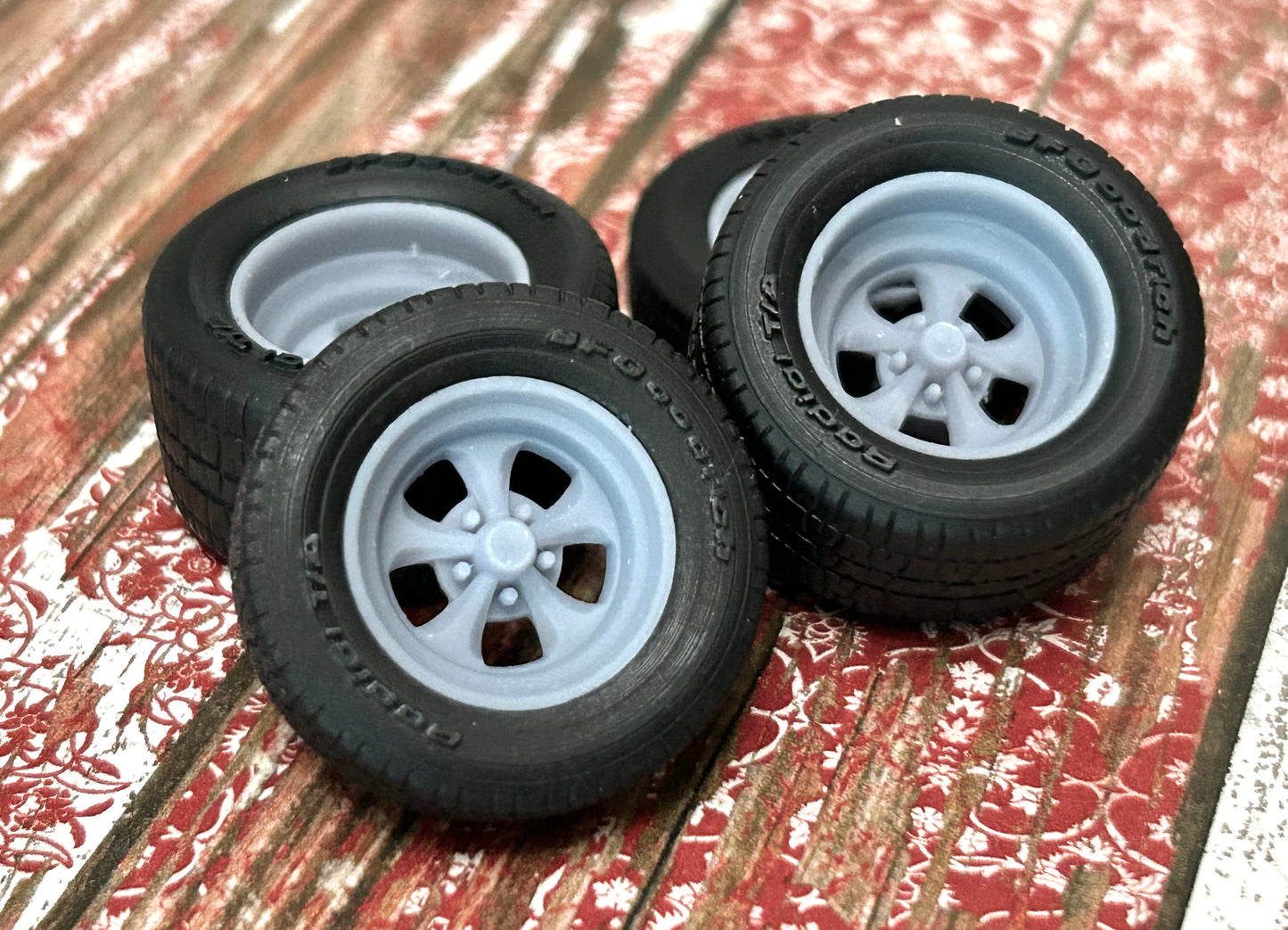15-Inch Cragar SS w/ wide rear tires