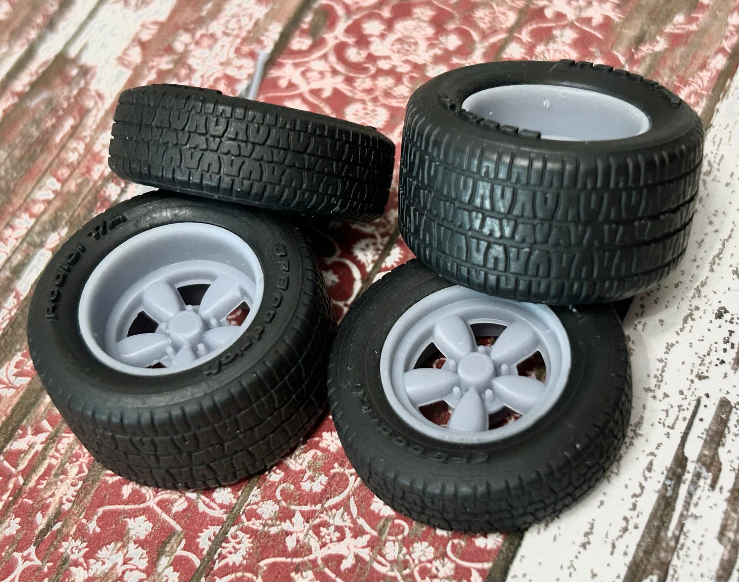 15-Inch Daisy w/ wide rear tires
