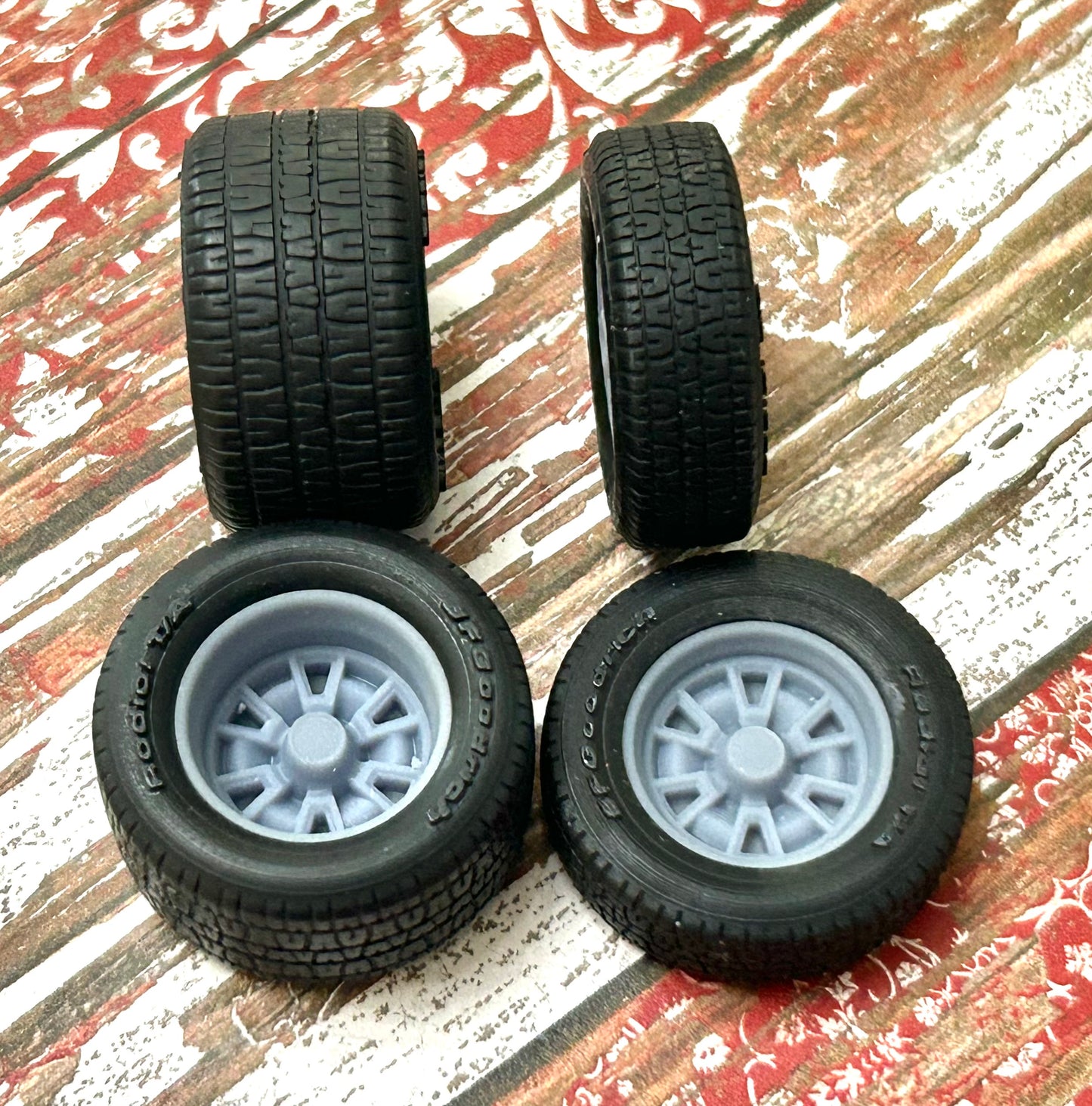 15-Inch 1967 Pontiac wheels w/ wide rear tires