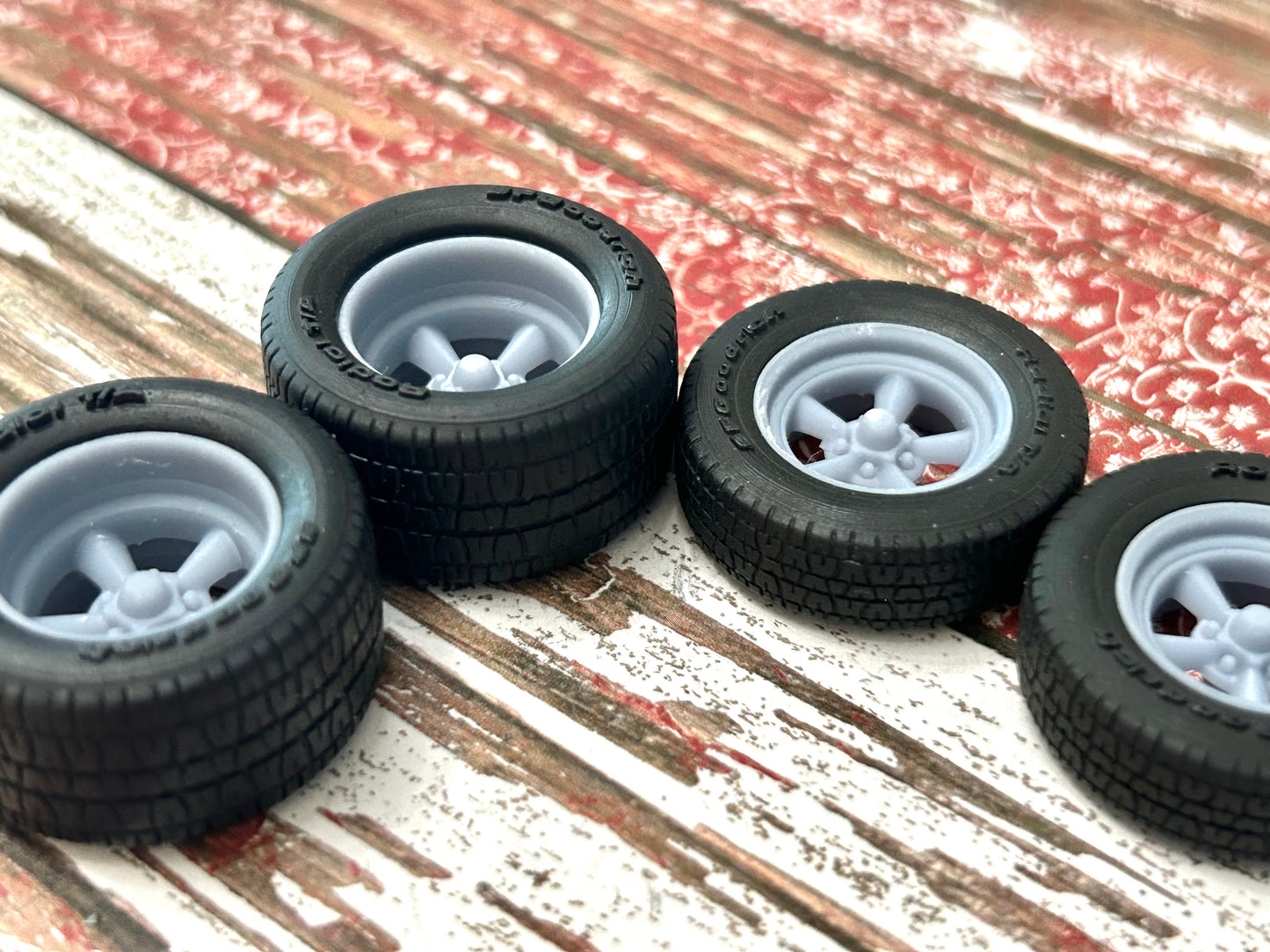 15-Inch Torq Thrust D w/ wide rear tires