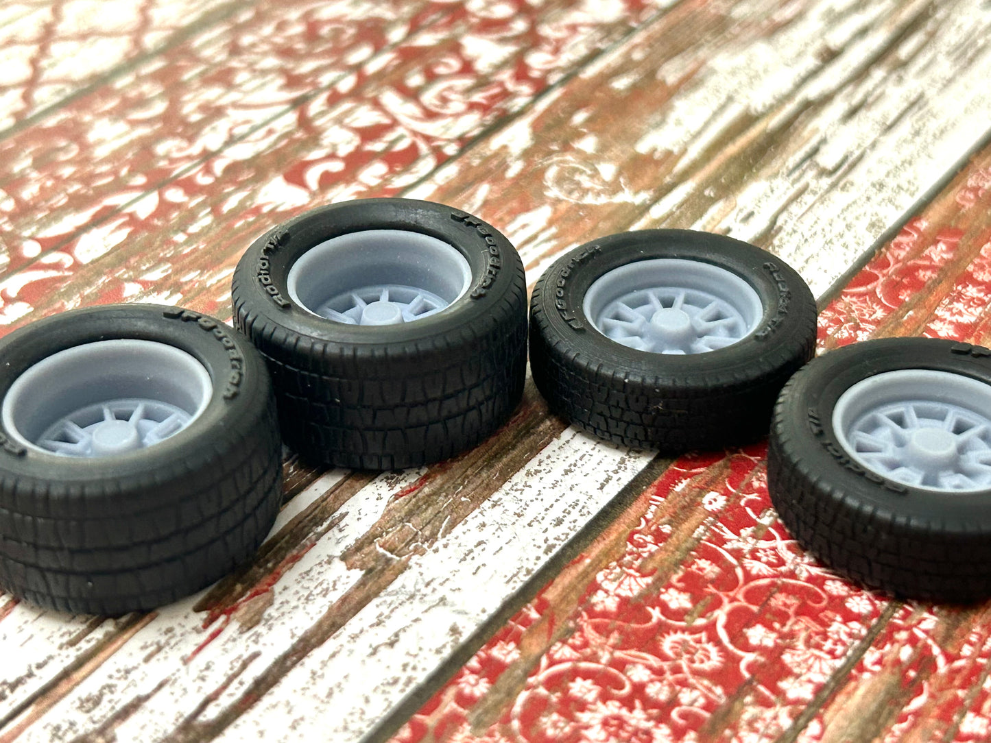 15-Inch 1967 Pontiac wheels w/ wide rear tires