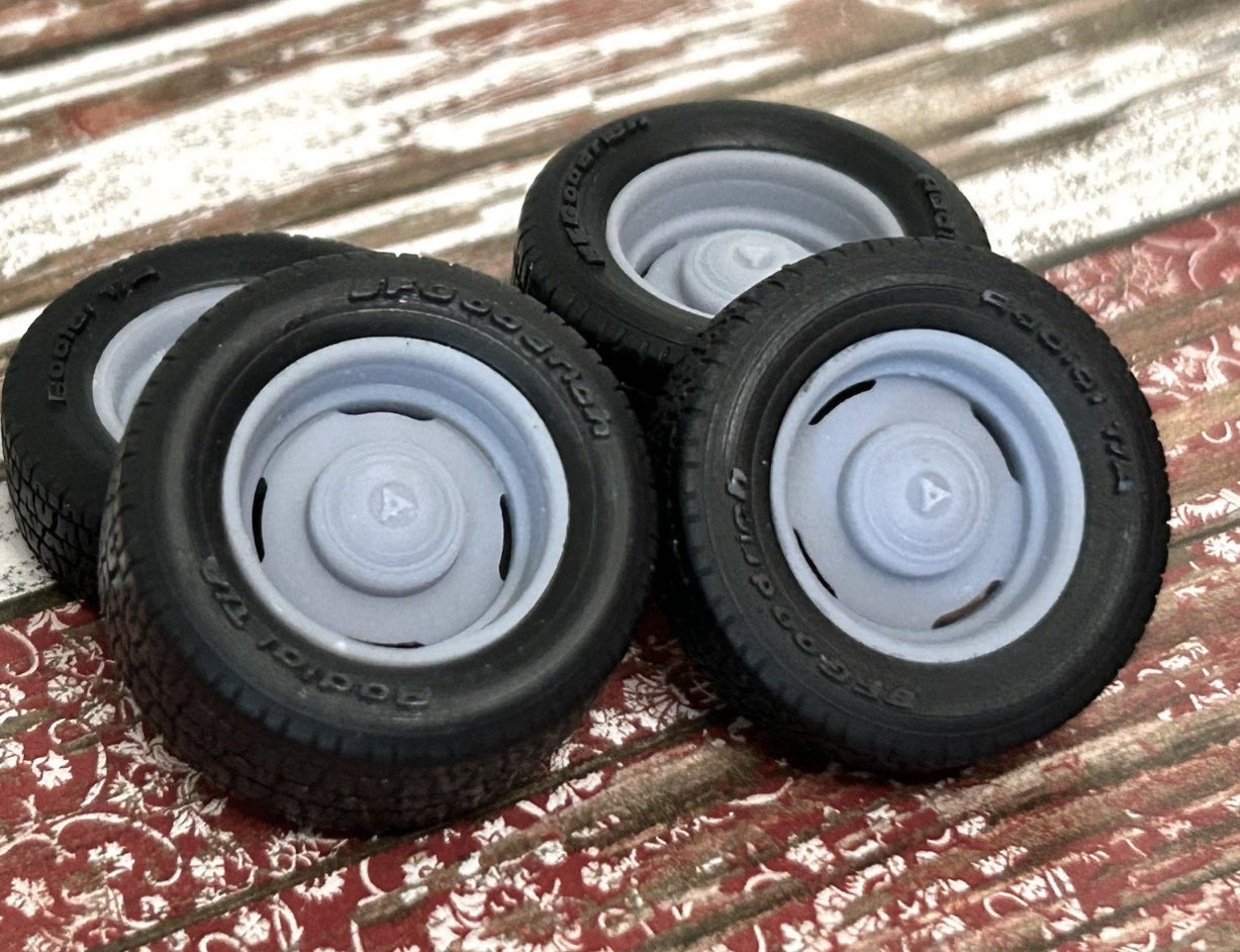 15-Inch Mopar w/ Dog Dish wheels w/ wide rear tires