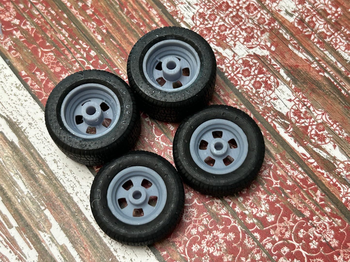15-Inch Cragar SS w/ wide rear tires