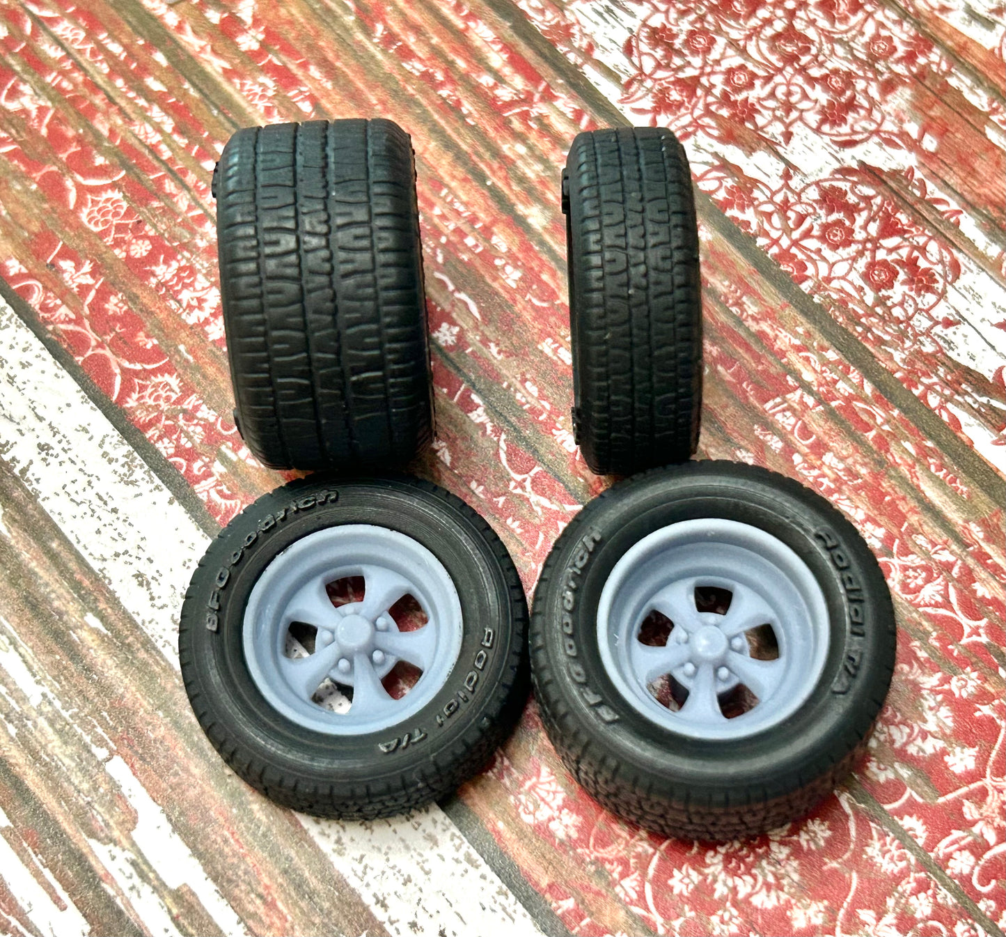 15-Inch Cragar SS w/ wide rear tires