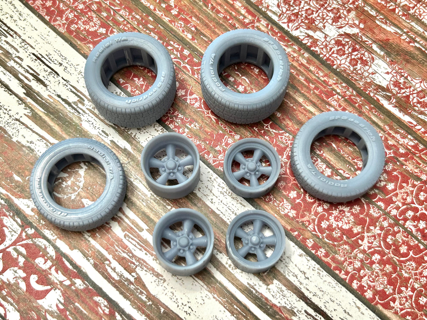 15-Inch Torq Thrust D w/ wide rear tires