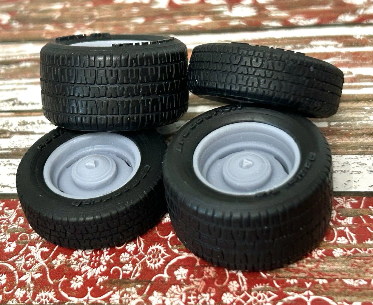 15-Inch Mopar w/ Dog Dish wheels w/ wide rear tires
