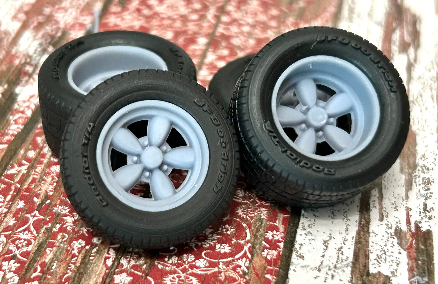15-Inch Daisy w/ wide rear tires