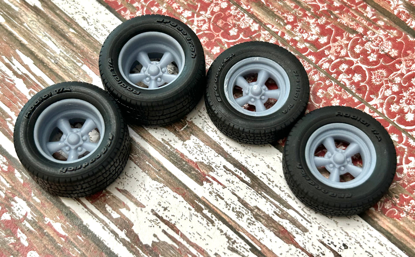 15-Inch Torq Thrust D w/ wide rear tires