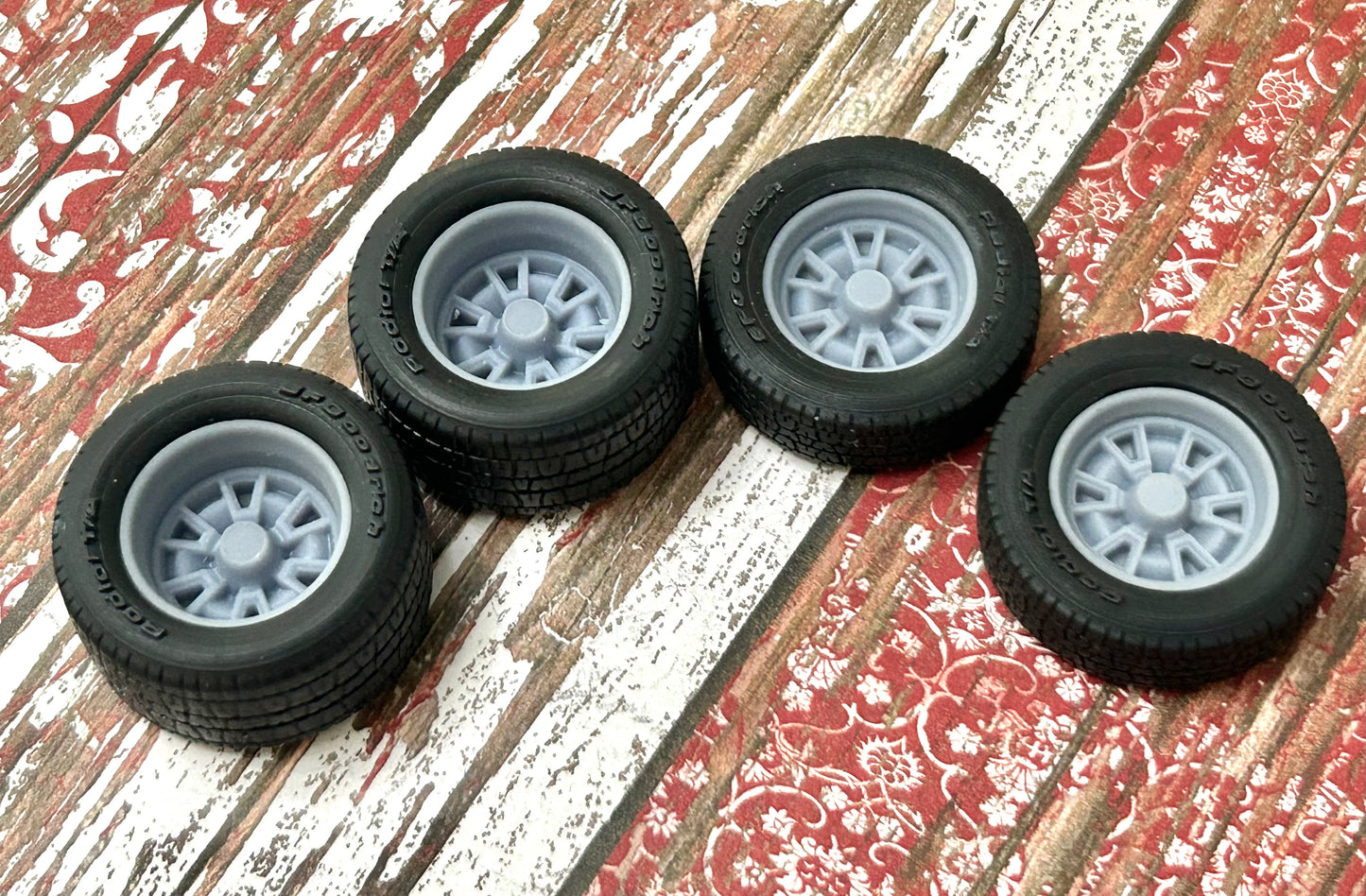 15-Inch 1967 Pontiac wheels w/ wide rear tires