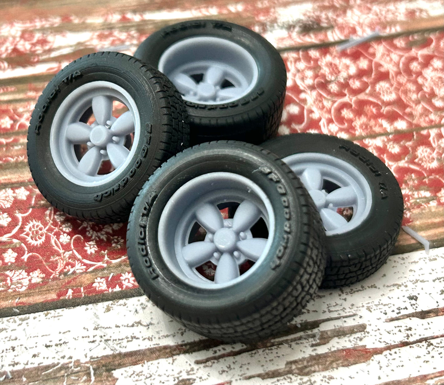 15-Inch Daisy w/ wide rear tires