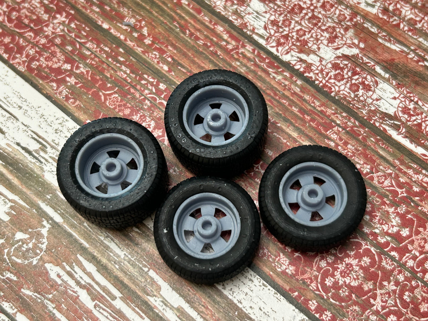 15-Inch Daisy w/ wide rear tires