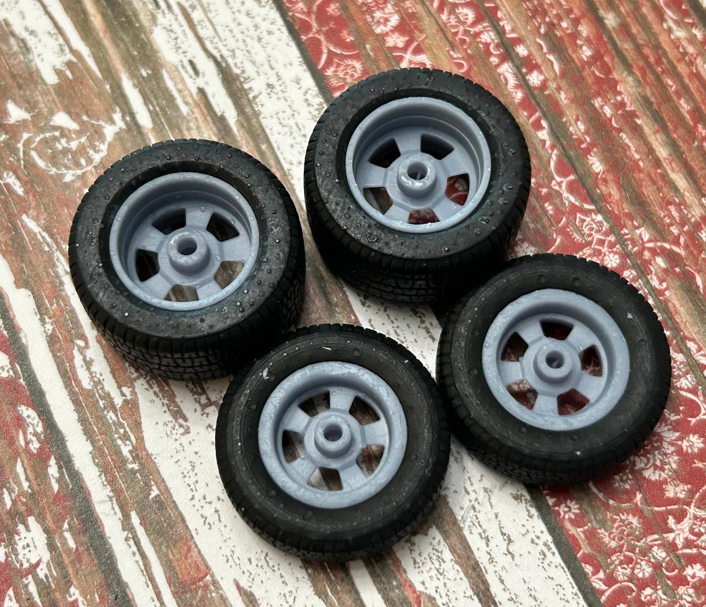 15-Inch Torq Thrust D w/ wide rear tires