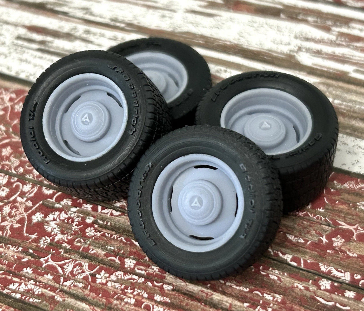 15-Inch Mopar w/ Dog Dish wheels w/ wide rear tires