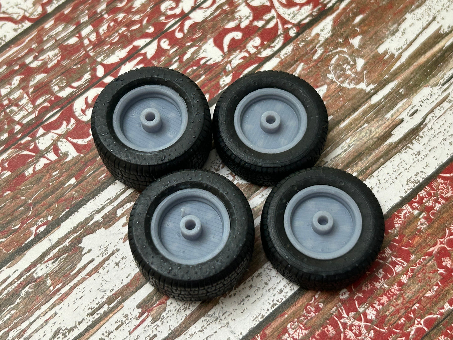 15-Inch 1967 Pontiac wheels w/ wide rear tires