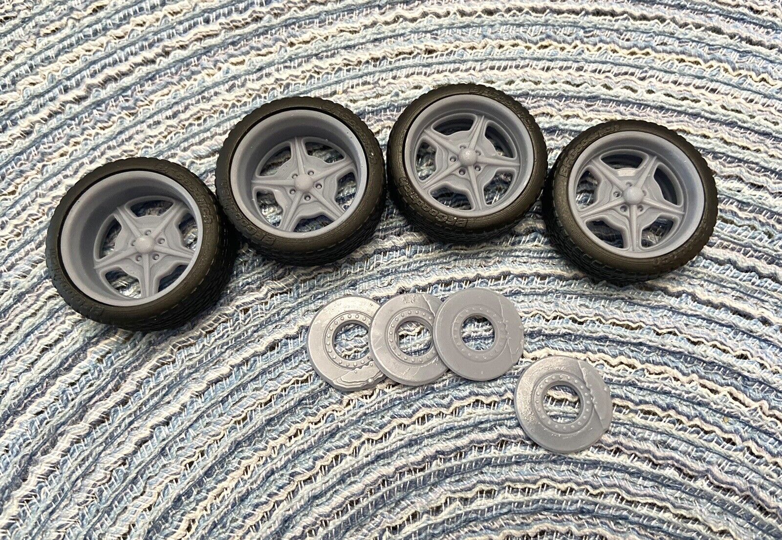 1/24 Scale 17-inch Capless Chevy Rally Model Car Wheels & Tires – Resin – Unpainted